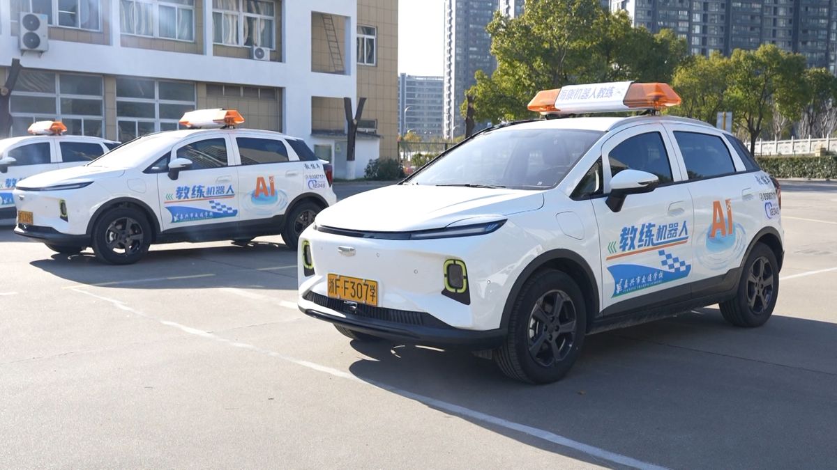 运城新东方驾驶学院智能机器人教练车